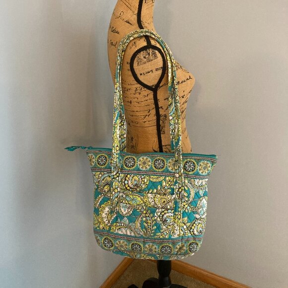 Vera Bradley Peacock Villager 9 Pocket Shoulder Bag Made in USA - Picture 1 of 16
